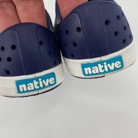 Native navy blue unisex shoes size C 6 - Picture 3 of 5